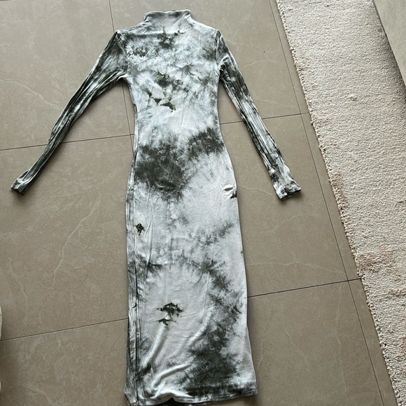 Lovers + Friends Dresses & Skirts - Lovers and friends midi dress size XXS